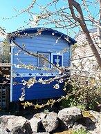 Cozy Little Blue Caravan in Scy Belgique