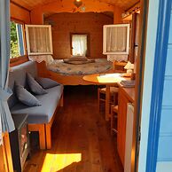 Cozy Little Blue Caravan in Scy Belgique