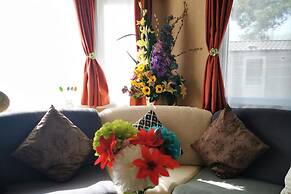 Charming 3-bed Holiday Home in Poole, Rockley Park