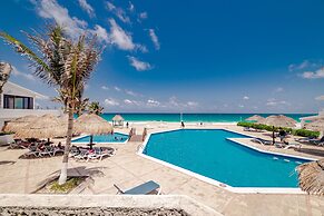 Private pool in beach front Villa