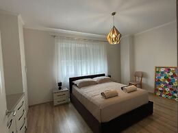 Brand New City Center Apartment