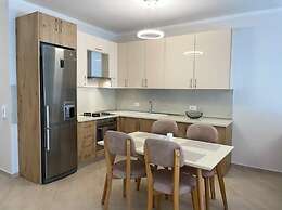 Brand New City Center Apartment