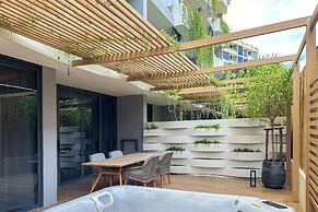 La Green Hotel & Residence