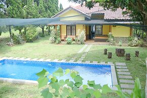 Villa ChavaMinerva Hanni Ciater with Pool