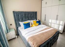 Lux Suites Royal Studio Apartments