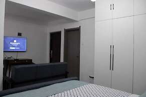 Lux Suites Royal Studio Apartments