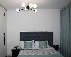 Lux Suites Royal Studio Apartments