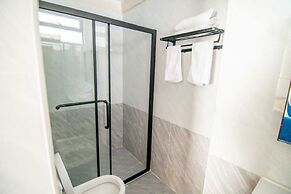 Lux Suites Royal Studio Apartments