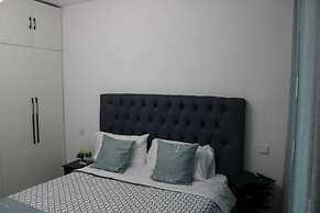 Lux Suites Royal Studio Apartments
