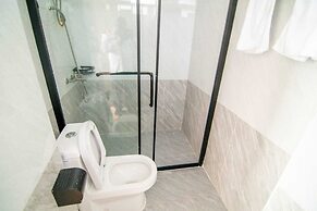 Lux Suites Royal Studio Apartments