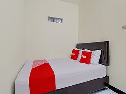 OYO Life 92685 Kost Arimbi