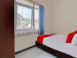 OYO Life 92685 Kost Arimbi