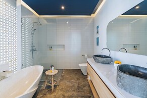 Omah Bleue Villa
