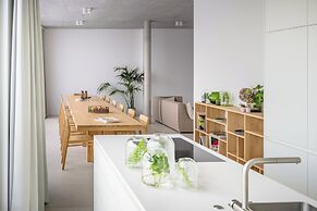 Carlotta Apartments
