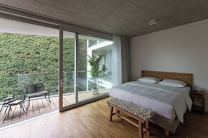 Carlotta Apartments