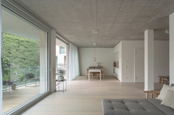 Carlotta Apartments