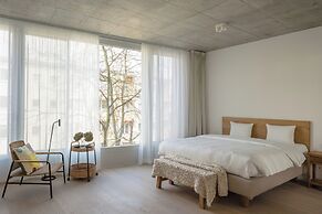 Carlotta Apartments