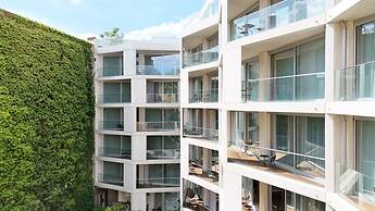 Carlotta Apartments