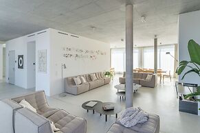 Carlotta Apartments