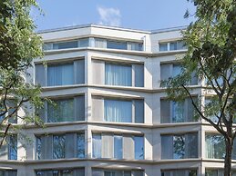 Carlotta Apartments