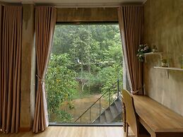 The Stream House at Mae Kampong