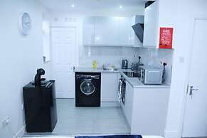 Apartment - Sleeps 2 & Free Parking