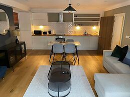 Stunning Apartment by The Leas, West End