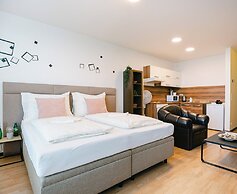 Flora Cozy Apartment by CHORS