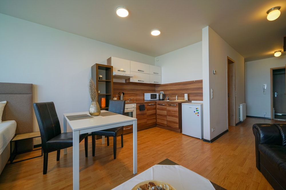 Flora Cozy Apartment by CHORS