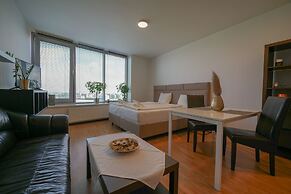 Flora Cozy Apartment by CHORS