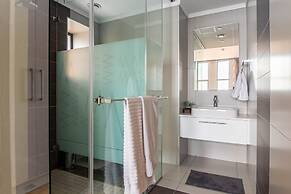 Sandton Smart Apartment Seventeen