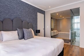 Sandton Smart Apartment Seventeen