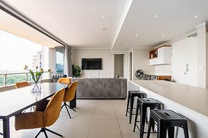 Sandton Smart Apartment Seventeen