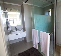 Sandton Smart Apartment Eighteen