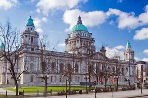 City Apartment - Sleeps 4 & Free Parking