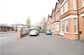 City Apartment - Sleeps 4 & Free Parking
