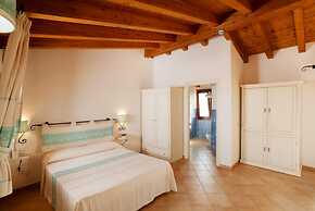Residence with pool in Vignola Mare