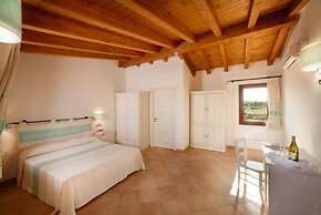 Residence with pool in Vignola Mare