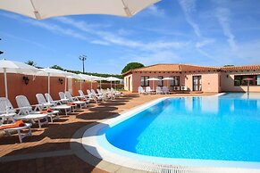 Residence with pool in Vignola Mare