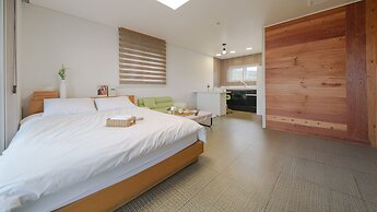 Geoje Beachwhite Pension