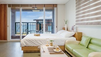Geoje Beachwhite Pension