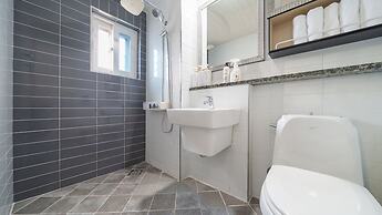 Geoje Beachwhite Pension
