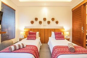 Luxury 4BR Haven, Steps to Canggu's Beach Elegance