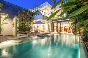 Luxury 4BR Haven, Steps to Canggu's Beach Elegance