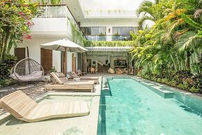 Luxury 4BR Haven, Steps to Canggu's Beach Elegance