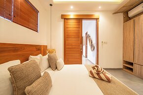 Luxury 4BR Haven, Steps to Canggu's Beach Elegance