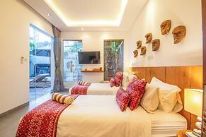 Luxury 4BR Haven, Steps to Canggu's Beach Elegance