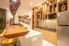 Luxury 4BR Haven, Steps to Canggu's Beach Elegance