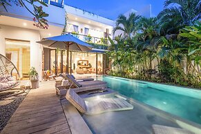 Luxury 4BR Haven, Steps to Canggu's Beach Elegance