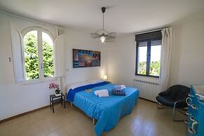 Villa Lisa with huge Pool and Garden
